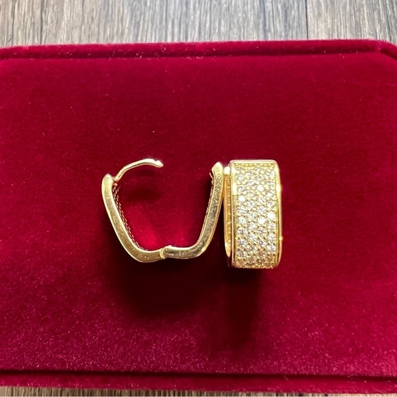 Women’s Gold Rhinestones Square Hoops Fashion Earrings - Picture 5 of 7